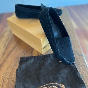 Tod's Iconic Gommino Driving Loafer - Black Suede size 39.5 / US 9